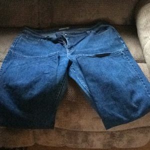 Plus size Levi Boot Cut Jean.  Medium length